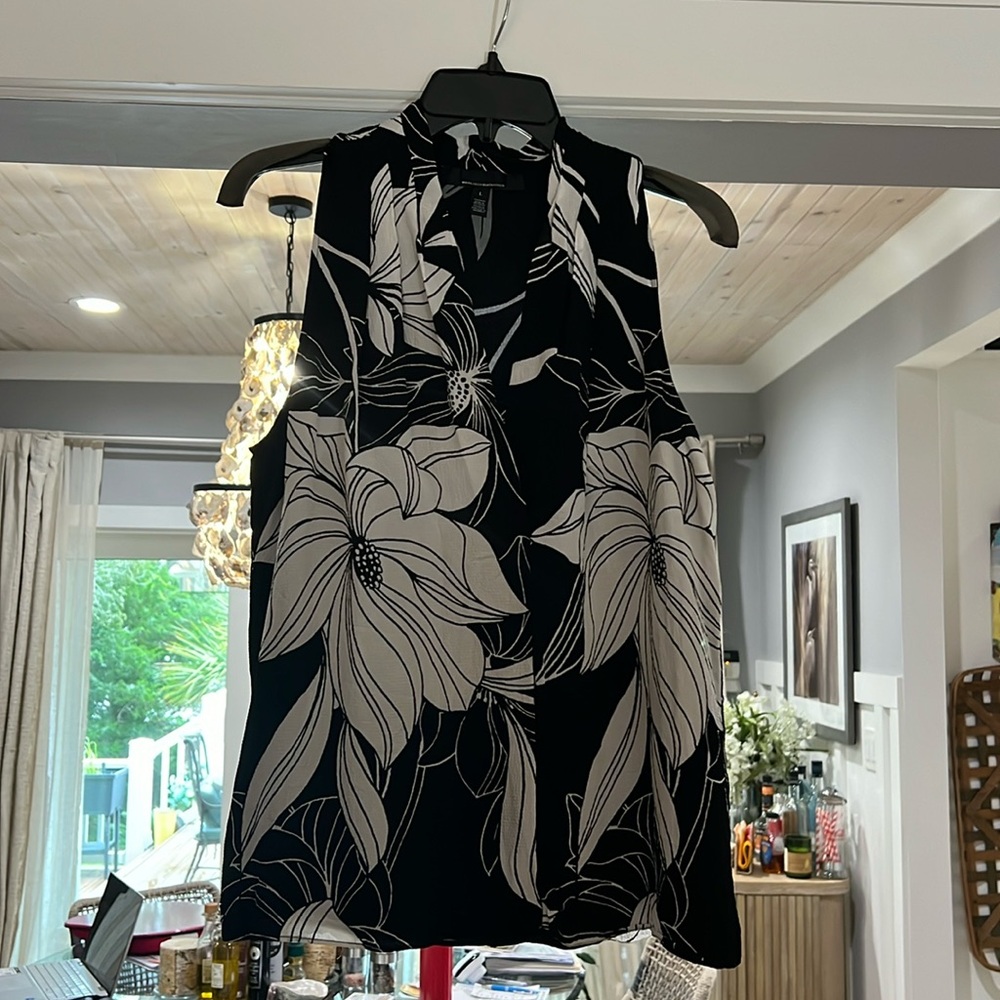 White House Black Market Black and Cream Floral Blouse